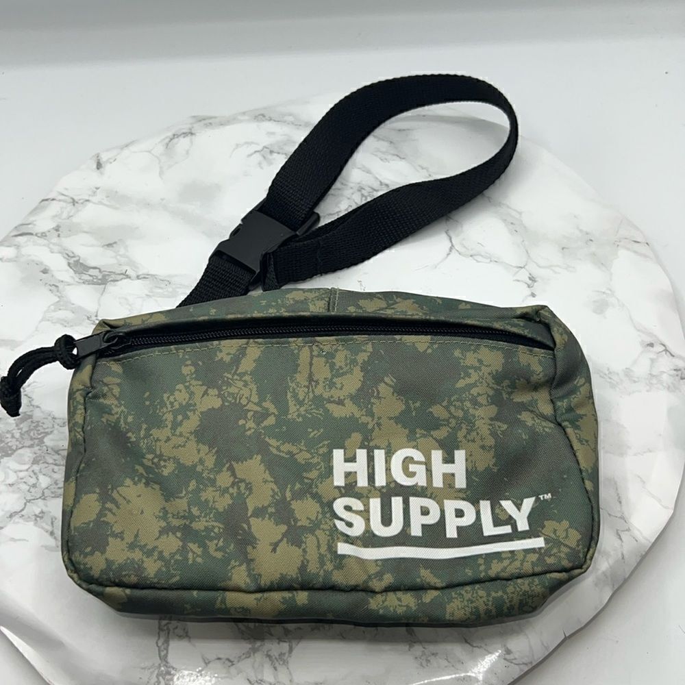 HIGH SUPPLY Cammo Belt Bag